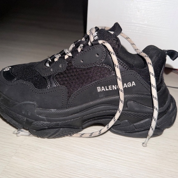 Balenciaga triple s sneakers - Picture 2 of 3